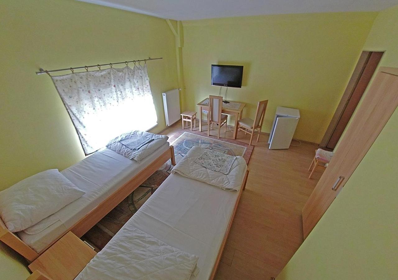 Hostel "Na Bocianowie" Bydgoszcz Exterior photo
